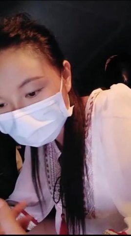 少妇美女主播应狼友要求半夜路边勾引光头佬网约车司机车震